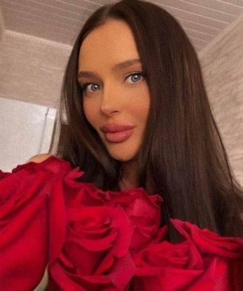 Искусительница с обворожительной улыбкой и стройной фигурой приглашает провести незабываемое время в ее обществе. Обещаю, вы захотите вернуться снова! 8005, 25 лет